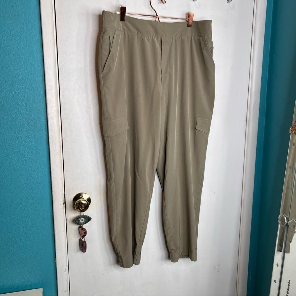Soft surroundings active wear joggers utility pockets performance pants